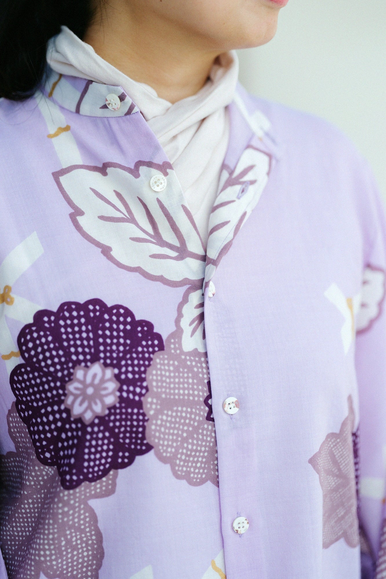 【คาดว่าจะจัดส่งราววันที่ 22 กันยายน】มัสลิน เสื้อฮาโอริ ลายหญ้าฤดูใบไม้ร่วง/ลายดอกคิคุ 