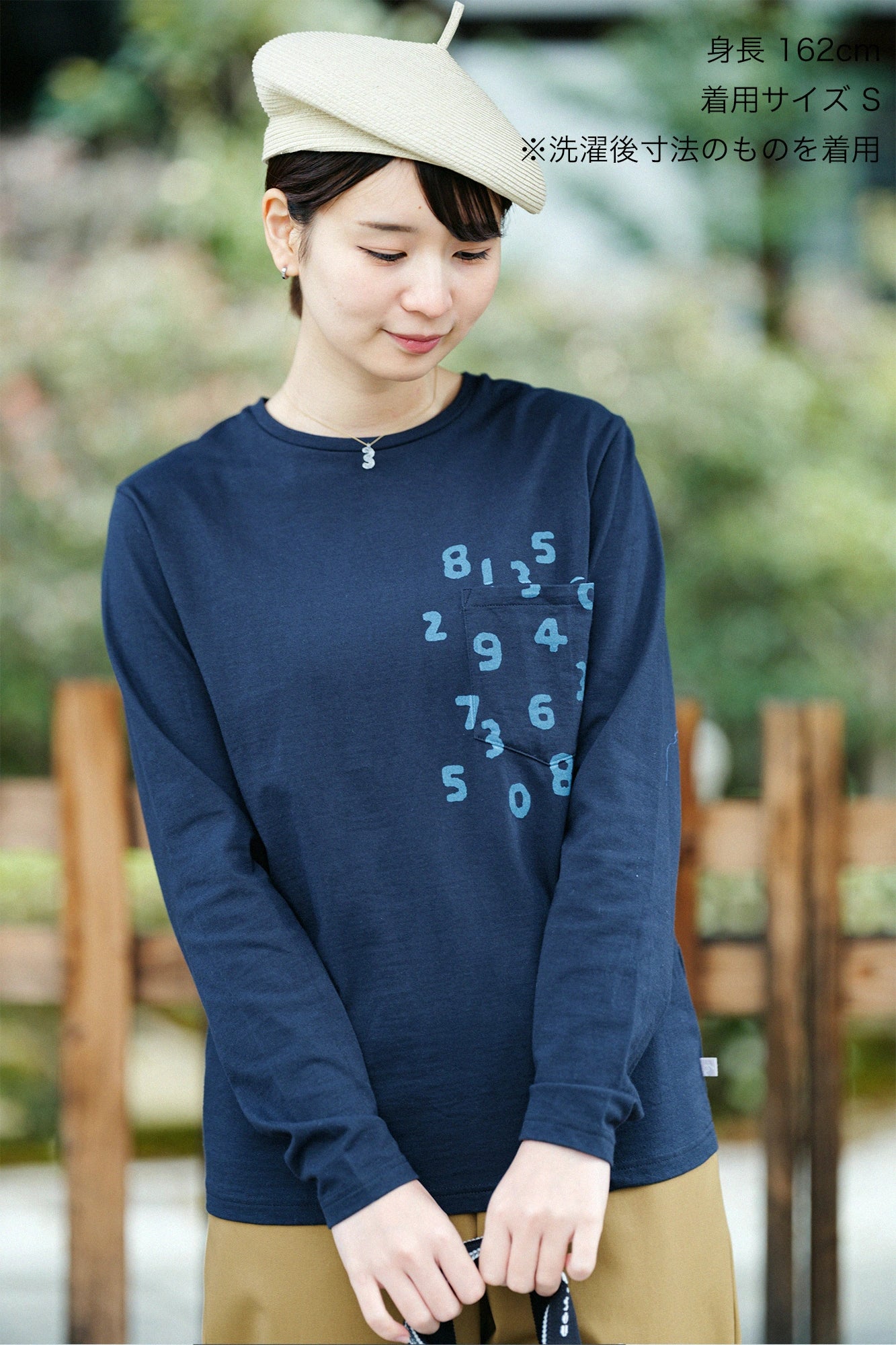 Langärmliges T-Shirt mit Tasche aus plattiertem Jersey/Navy-Schwarz