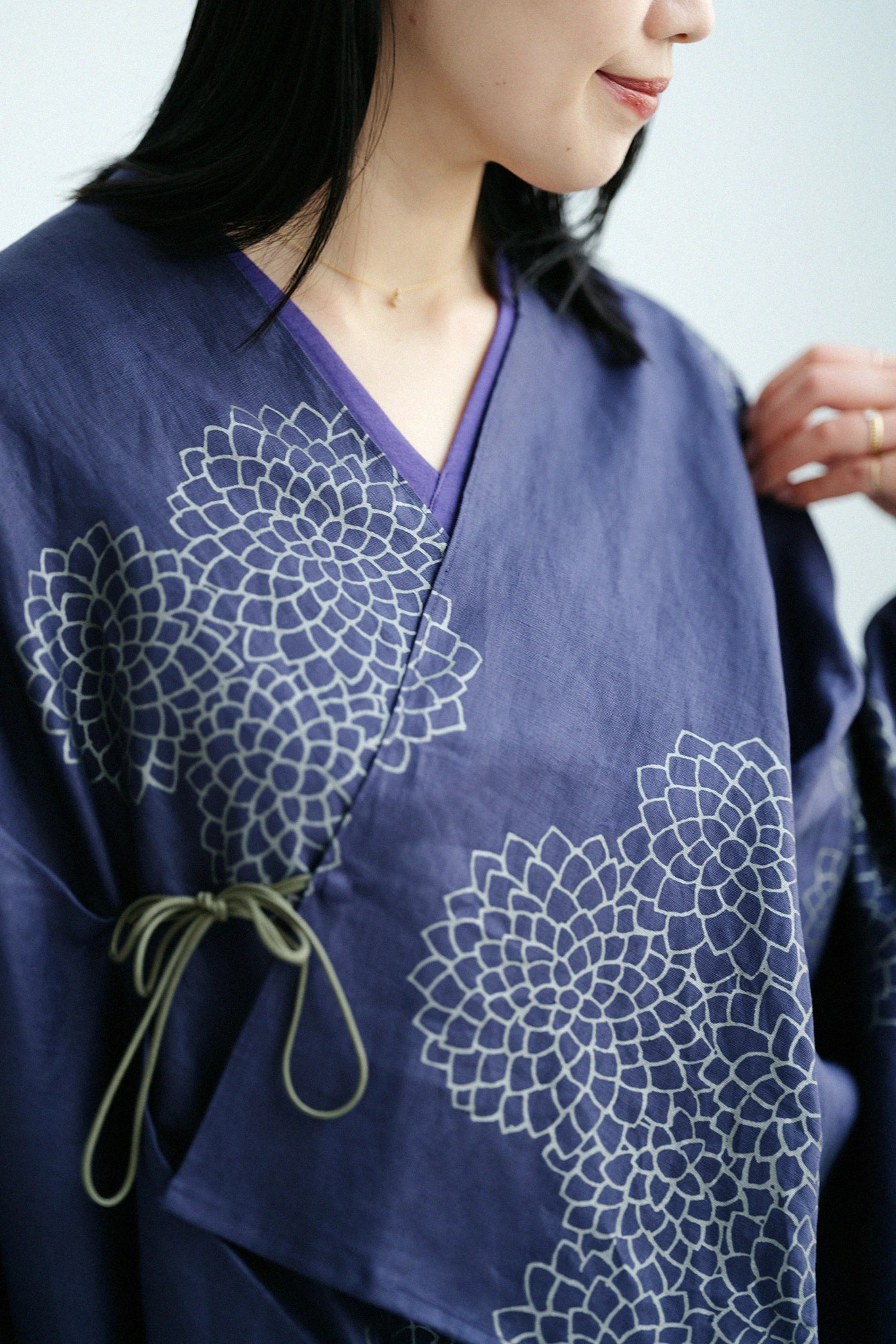  Chanvre Kisaragi courte longueur/Kumomani, chrysanthème et marge, bleu foncé