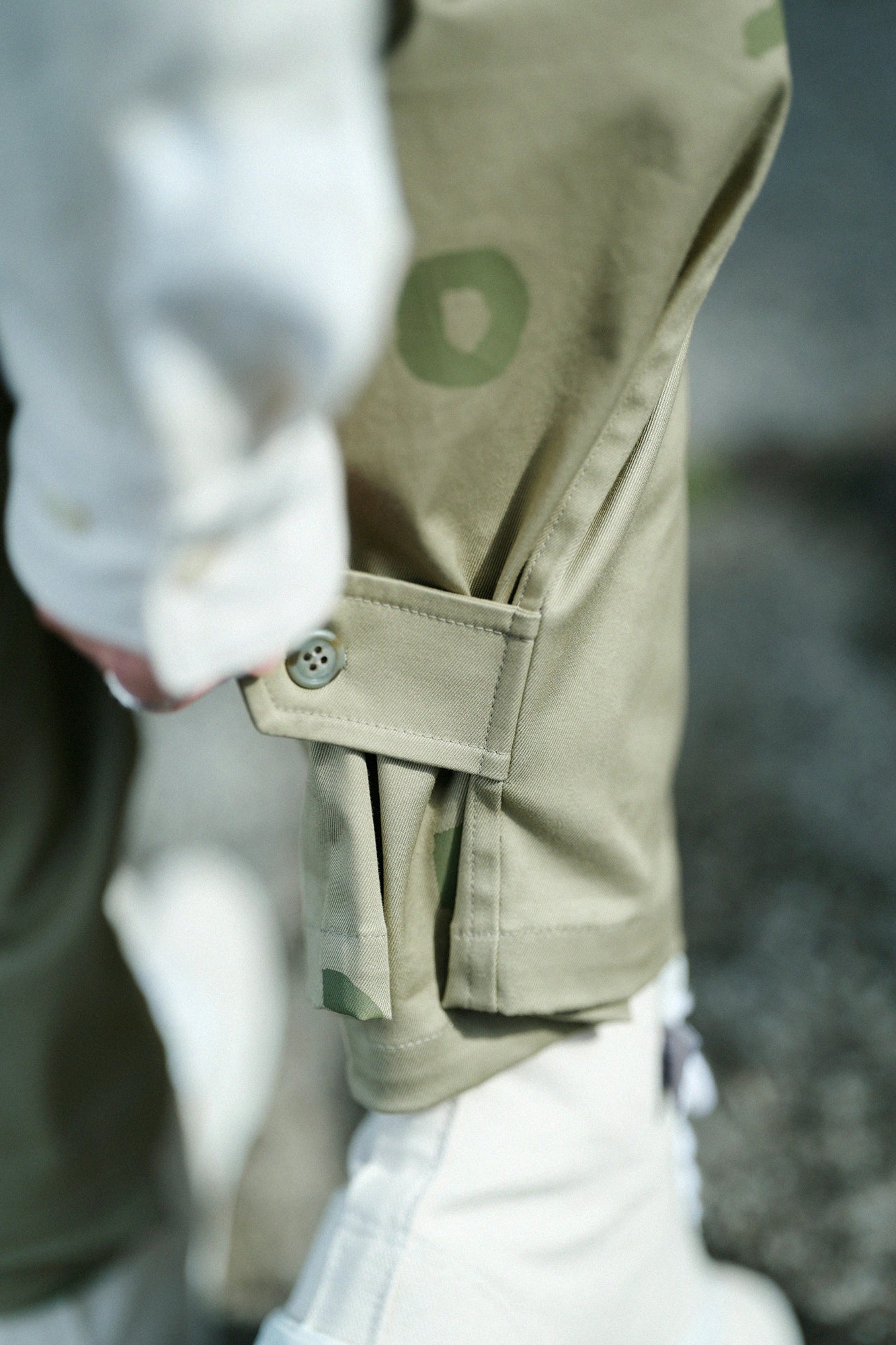 ストレッチチノクロス カーゴパンツ／ダックグリーン×SO-SU-U