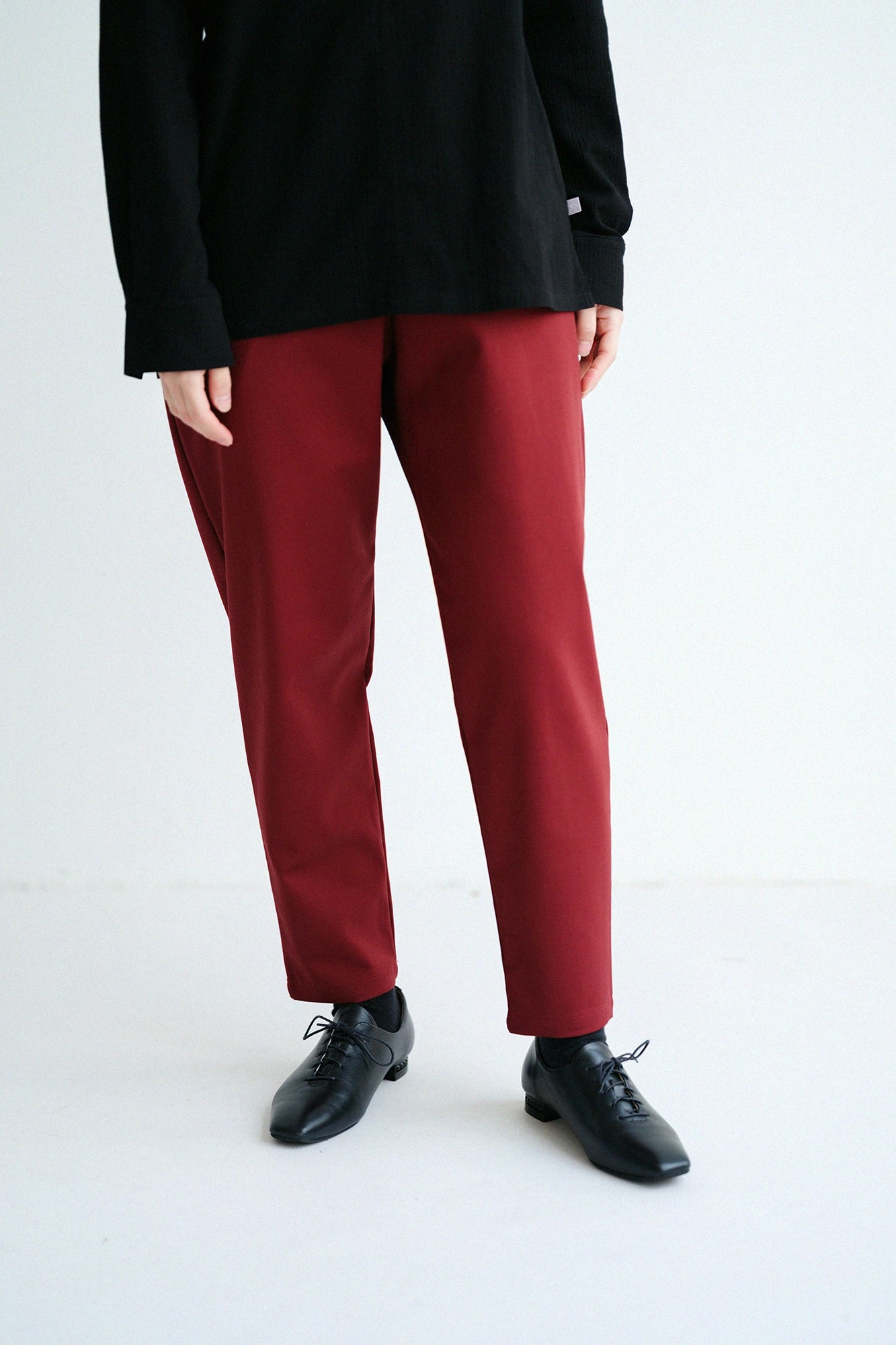 ダブルクロスストレッチ イージーテーパードパンツ／ボルドー
