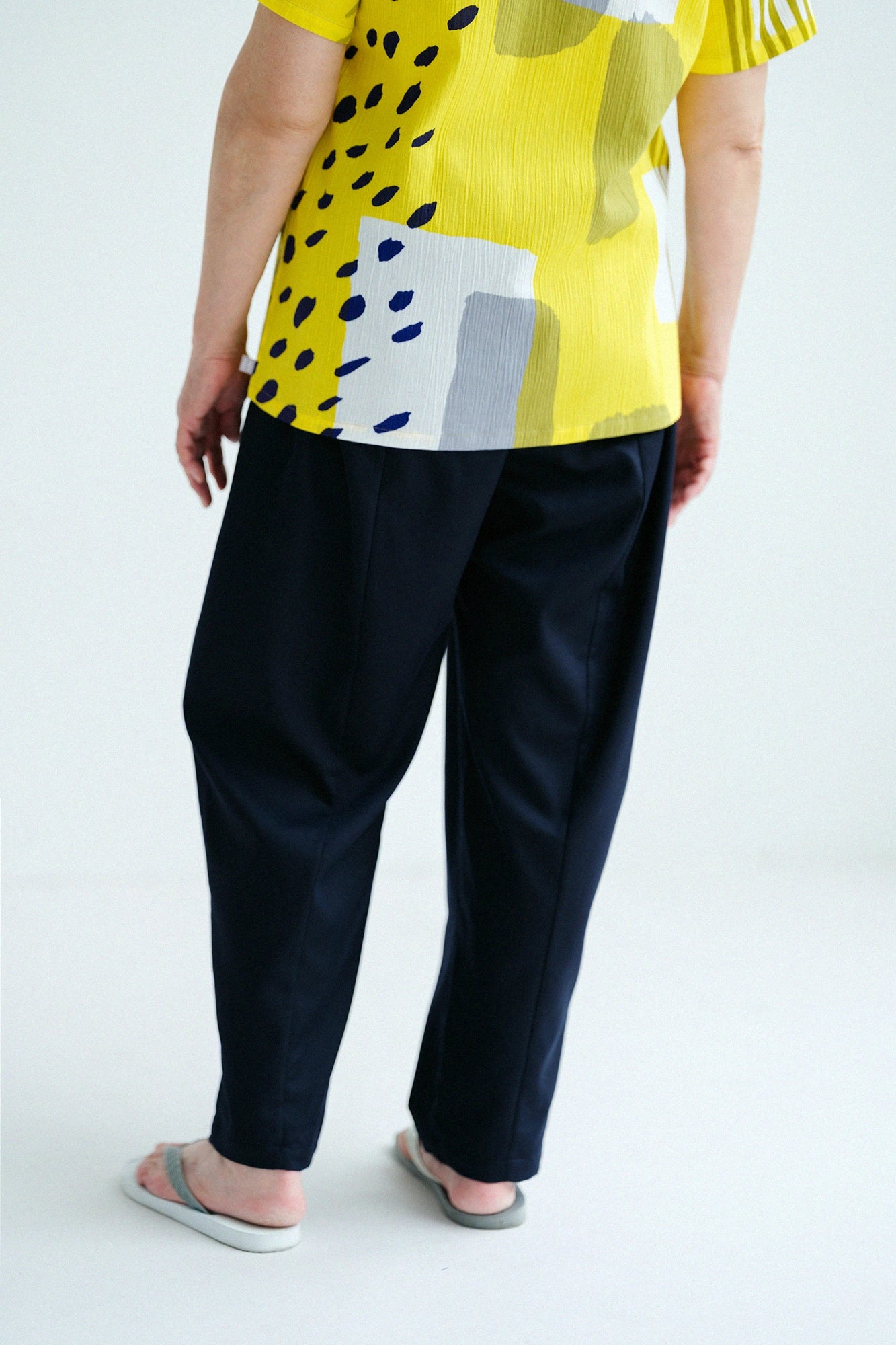 Pantalon à jambe cylindrique en sergé Tencel extensible/Noir marine