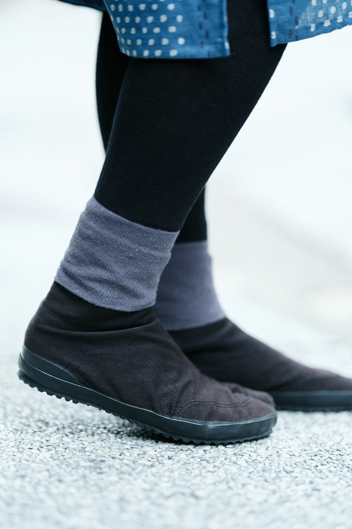 Irosanzun (彩三寸) / Nurebairo (濡羽色) × Koihai (濃灰) 