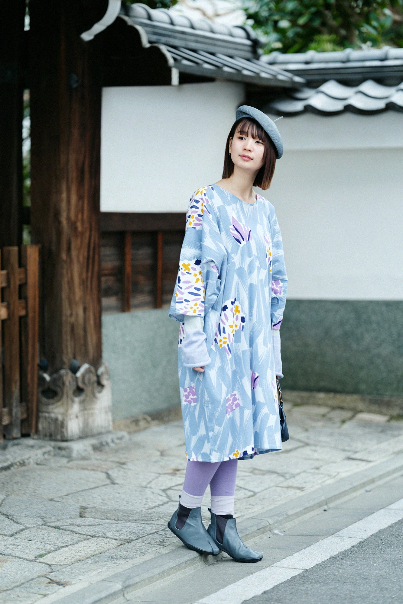 彩三寸（いろさんずん）／藤紫鼠（ふじむらさきねず）×淡白藤色（うすしらふじいろ）