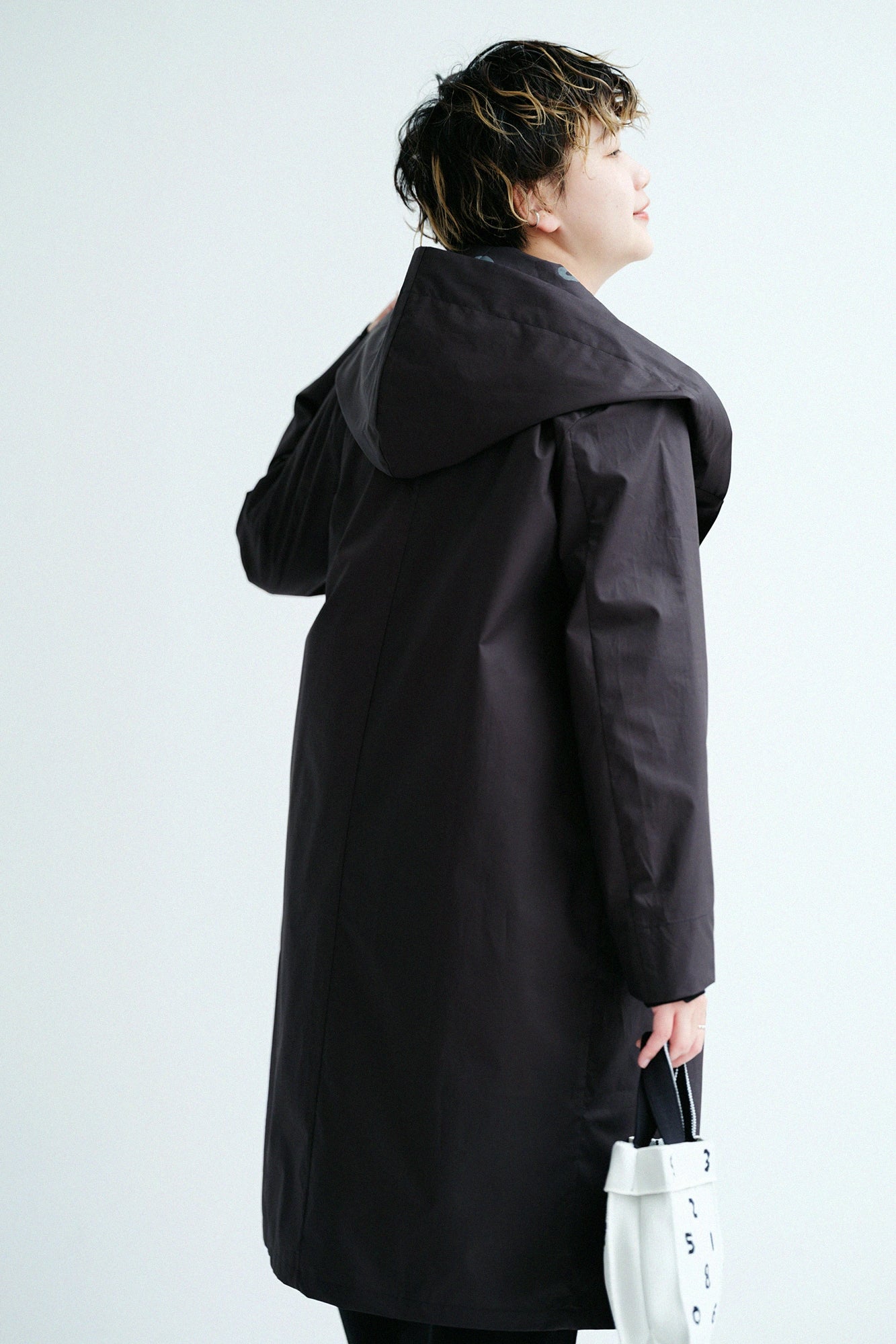 High-density Twill Weave Hooded Jacket / Black×SO-SU-U